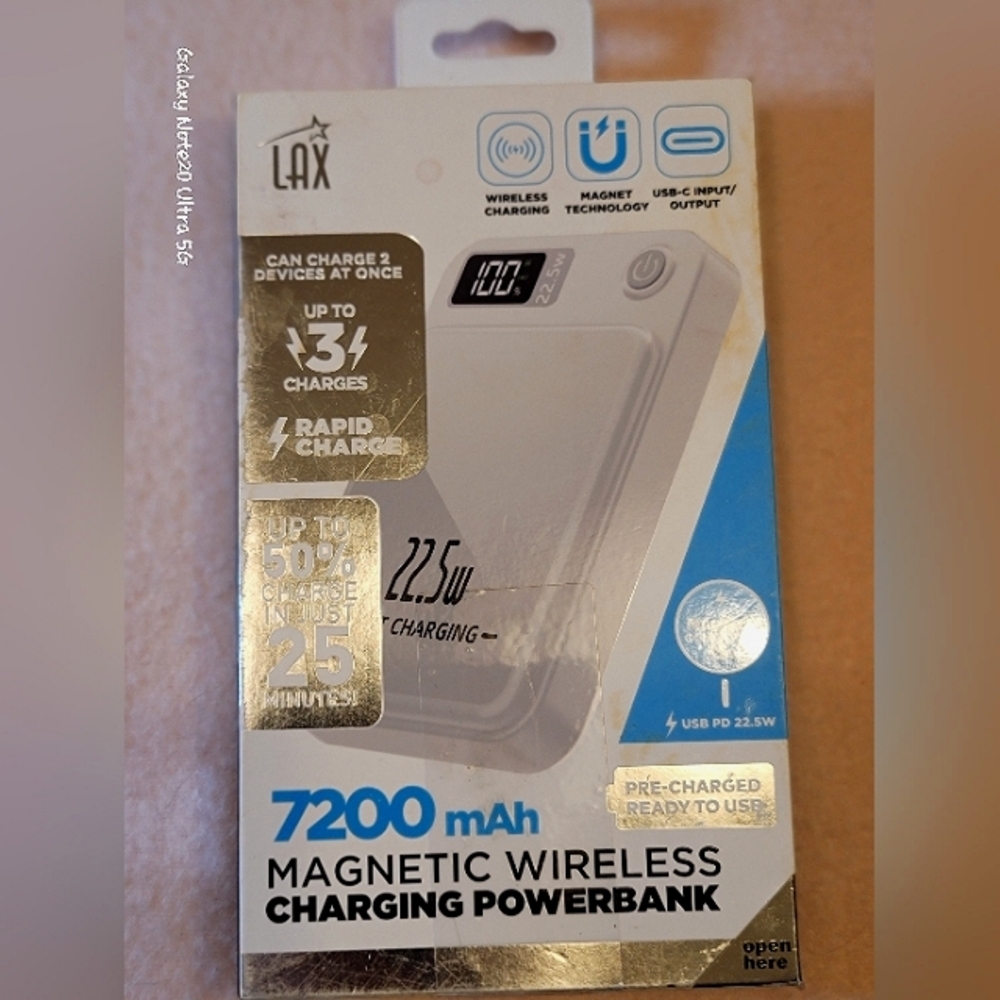 0776. NWTs ~ LAX ~ Magnetic Wireless ~ Rapid Charging Powerbank ~ 7200 mAh